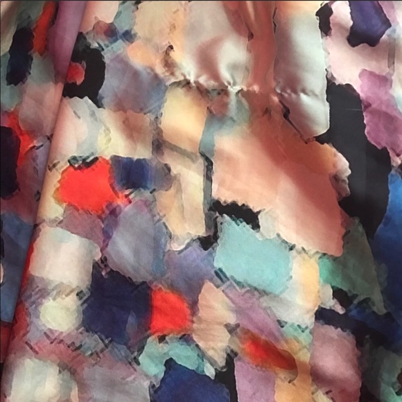 Beautiful dress - Picture 3 of 5